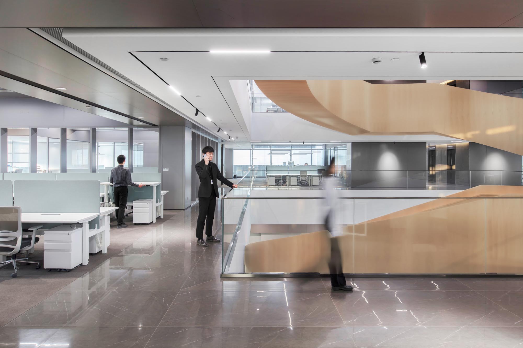 郑州总部办公设计公司观光式办公装建案例(图8) LYCS-Architecture-17.jpg