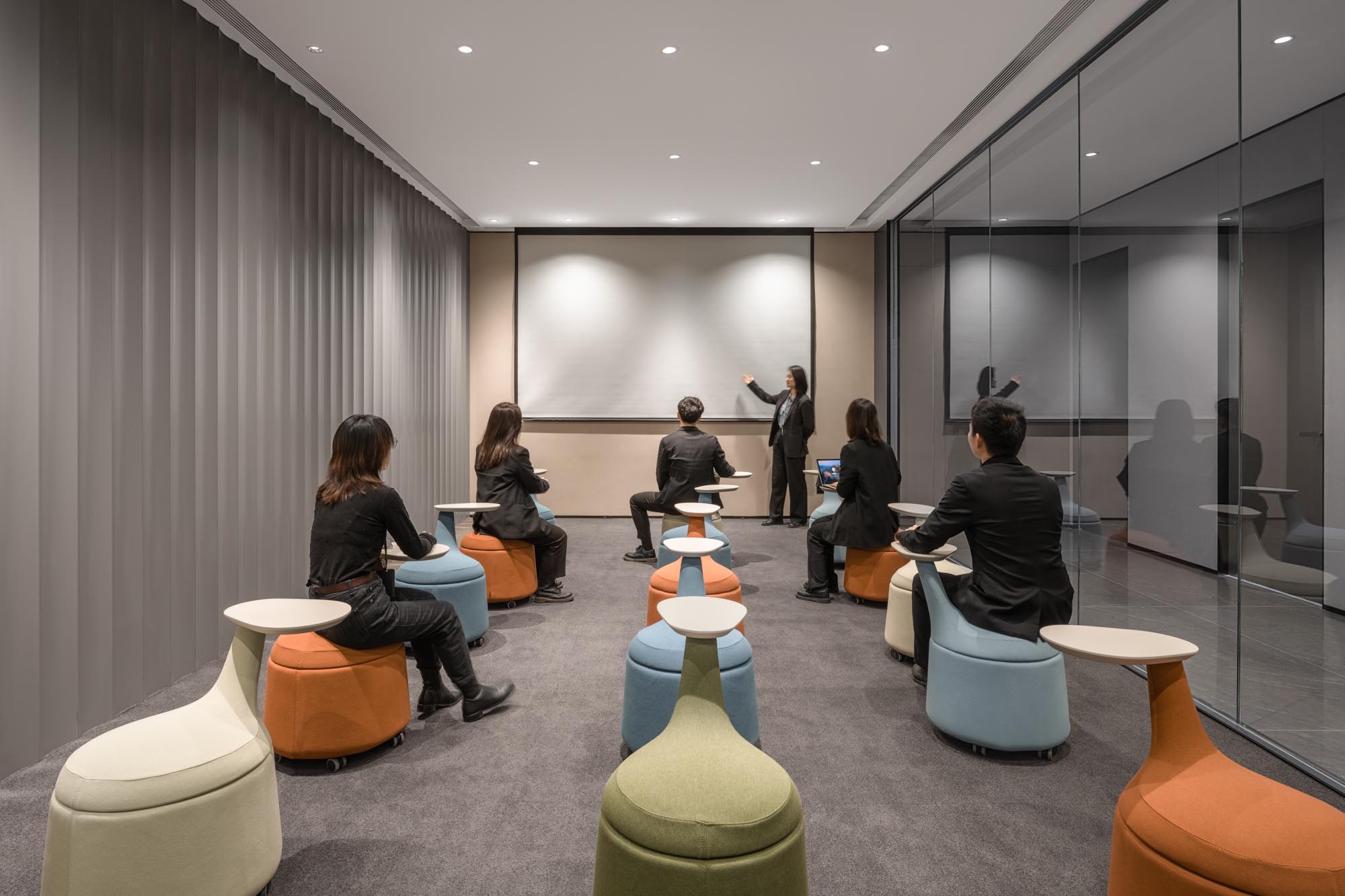 郑州总部办公设计公司观光式办公装建案例(图10) LYCS-Architecture-20.jpg