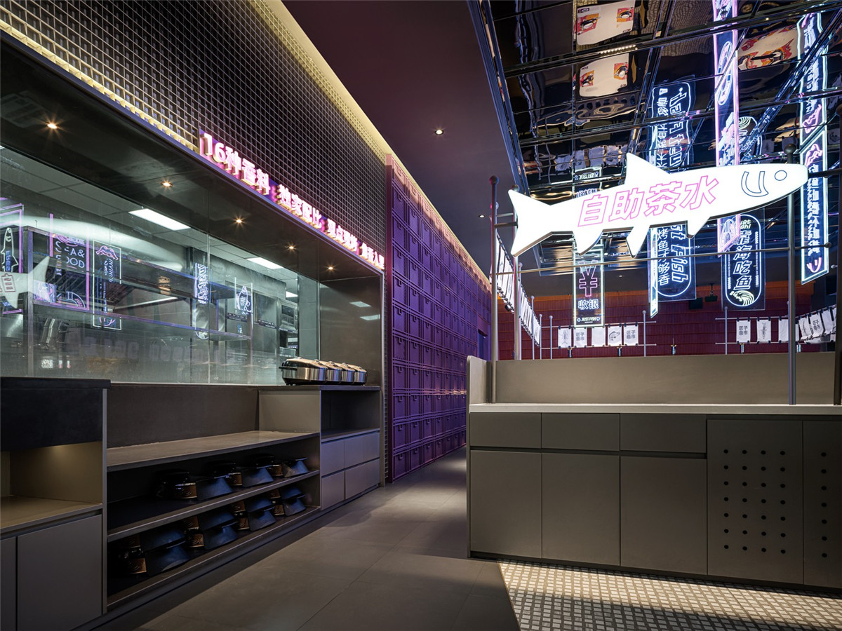 酷酷的霓虹灯复古港风烤鱼店装建设计(图3) 9577183_09.jpg