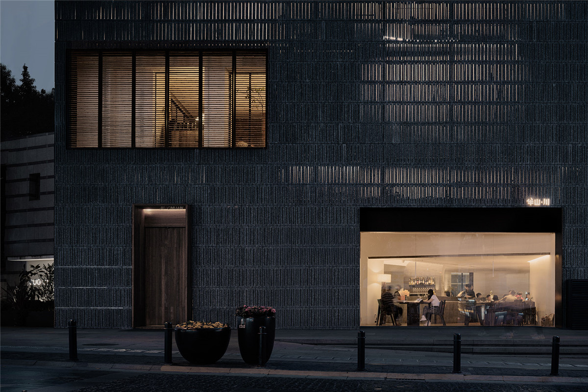 半山水极简艺术风川菜中餐厅装建设计(图1) 9758197_vsszan59617161159135.jpg
