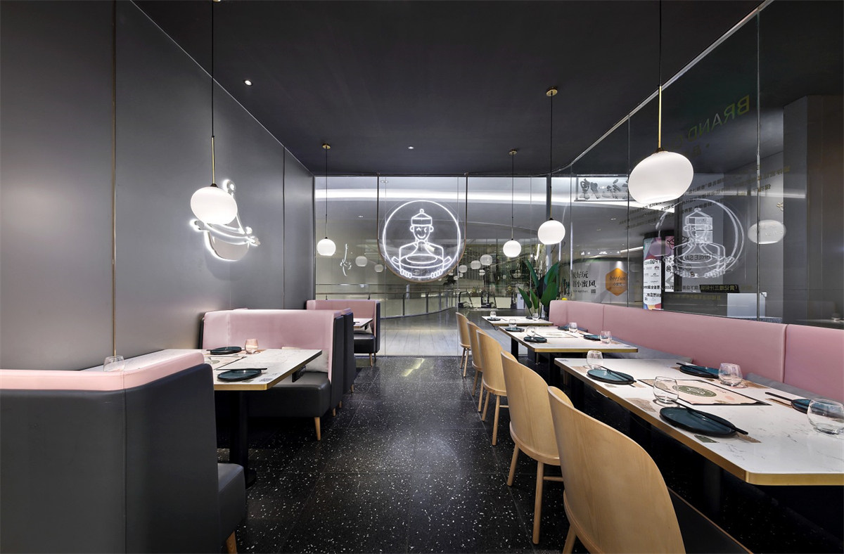 年轻人喜欢的餐饮店面设计:三汁焖锅翻新刷新(图6) 年轻人喜欢的餐饮店面设计:三汁焖锅翻新刷新(图6)
