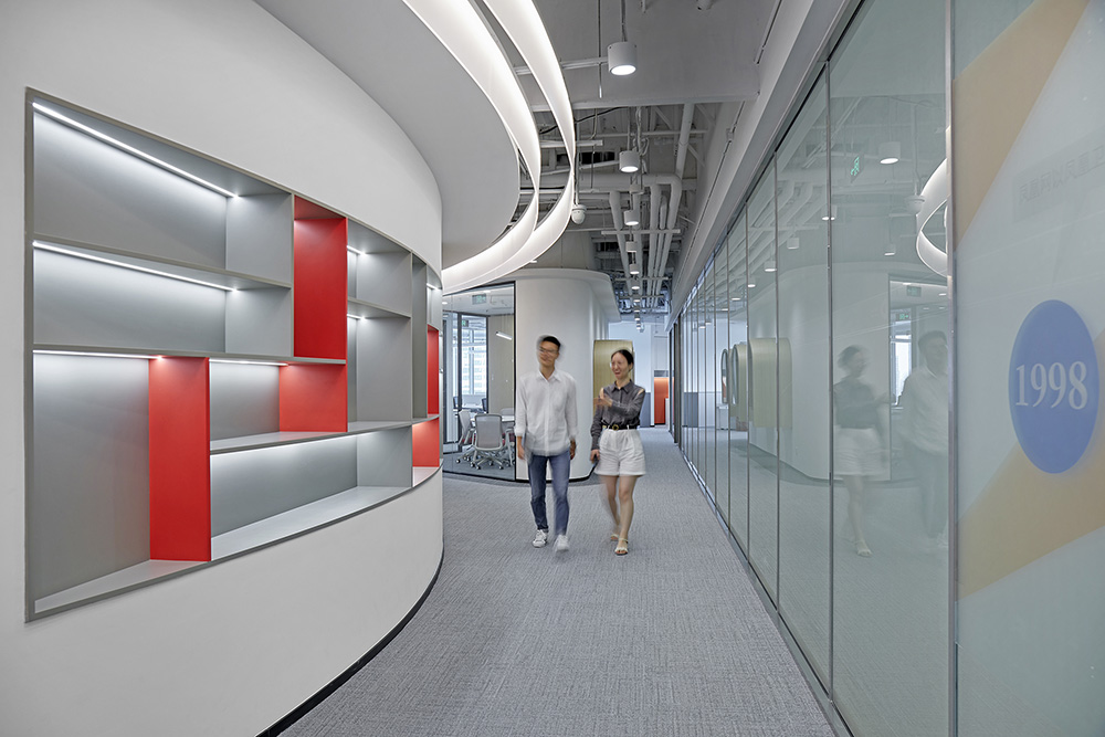 上海凤凰网新媒体传媒公司办公室装建设计案例(图3)