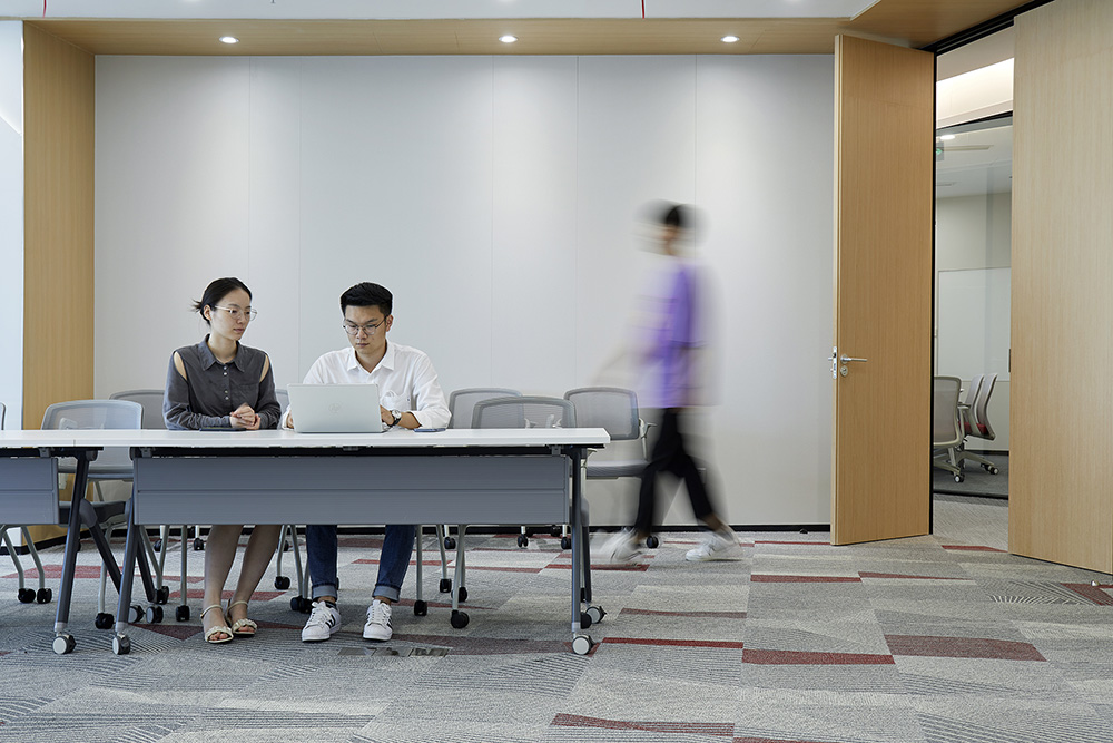 上海凤凰网新媒体传媒公司办公室装建设计案例(图12)