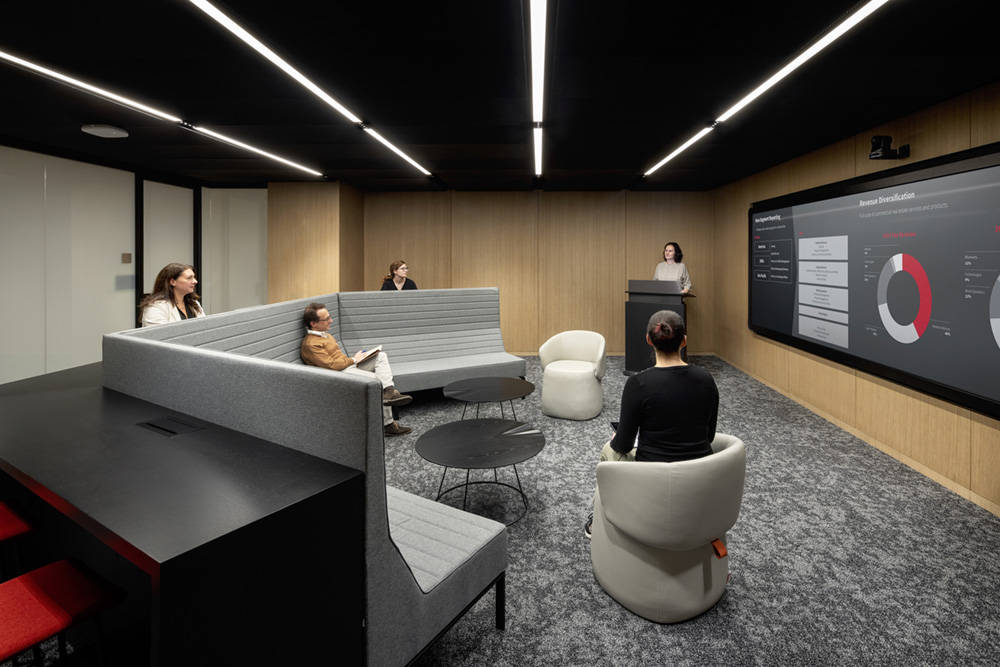 现代大气的仲量联行地产公司总部办公室装建设计(图13) 现代大气的仲量联行地产公司总部办公室装建设计(图13)