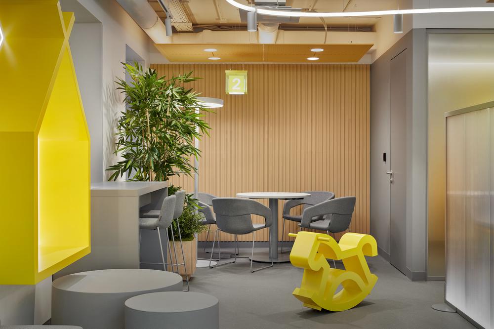 时尚灵动的Raiffeisen银行办公室装建设计规划(图14) 时尚灵动的Raiffeisen银行办公室装建设计规划(图14)