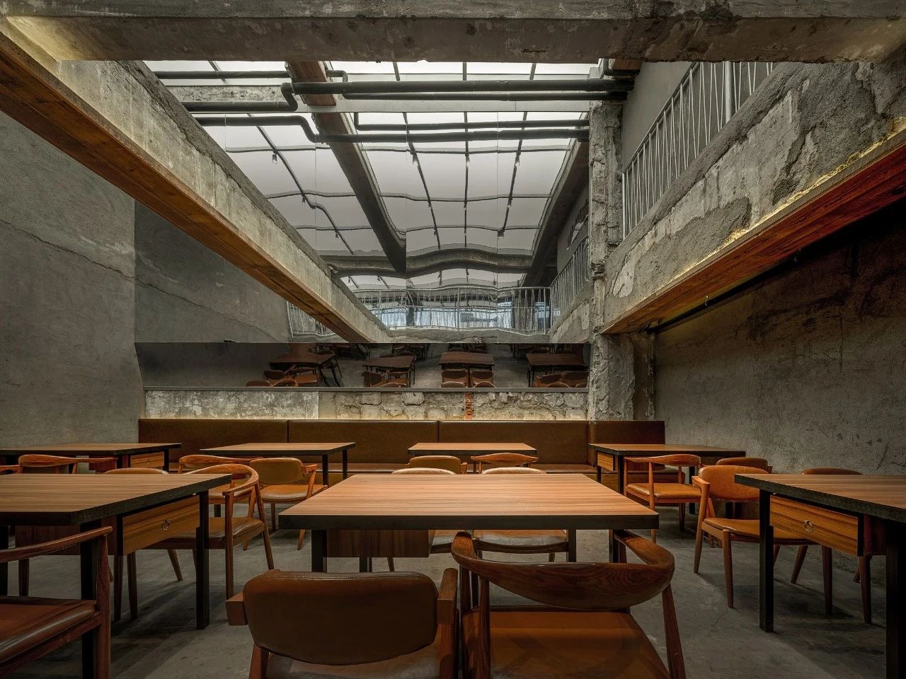 一烧一烤废墟工业风东北特色烧烤店装建设计规划(图4)