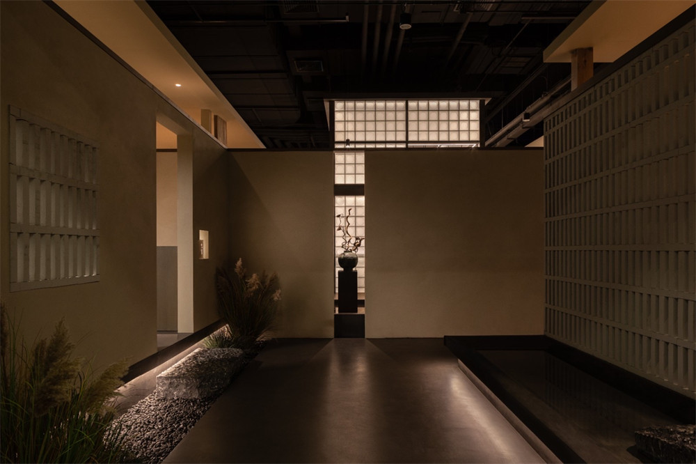 传统园林融合现代美学  眉舍川菜餐厅装建设计(图1)
