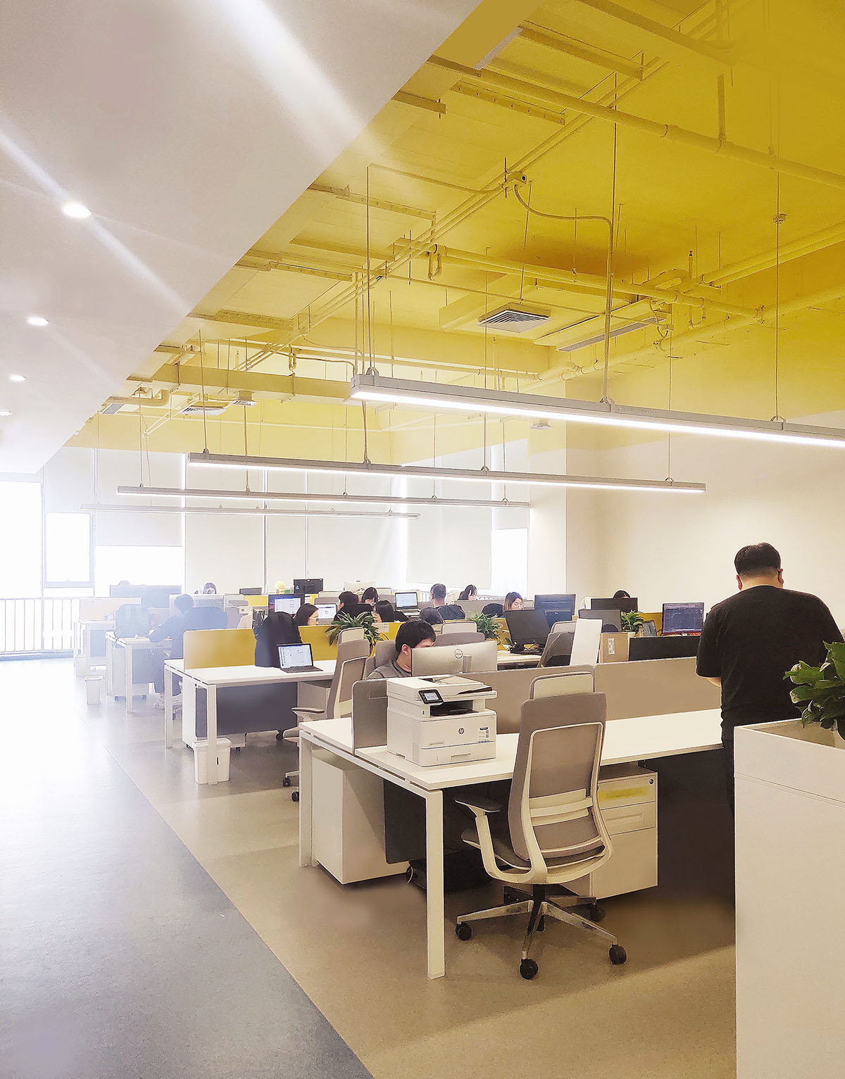 科技风与工业风  脑动极光医疗科技公司办公室装建设计(图10)