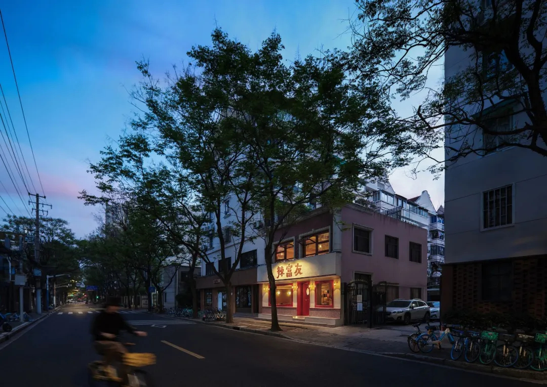 郑州BB贝博大推荐辣富友川菜馆社区店装建设计案例(图2) 郑州BB贝博大推荐辣富友川菜馆社区店装建设计案例(图2)