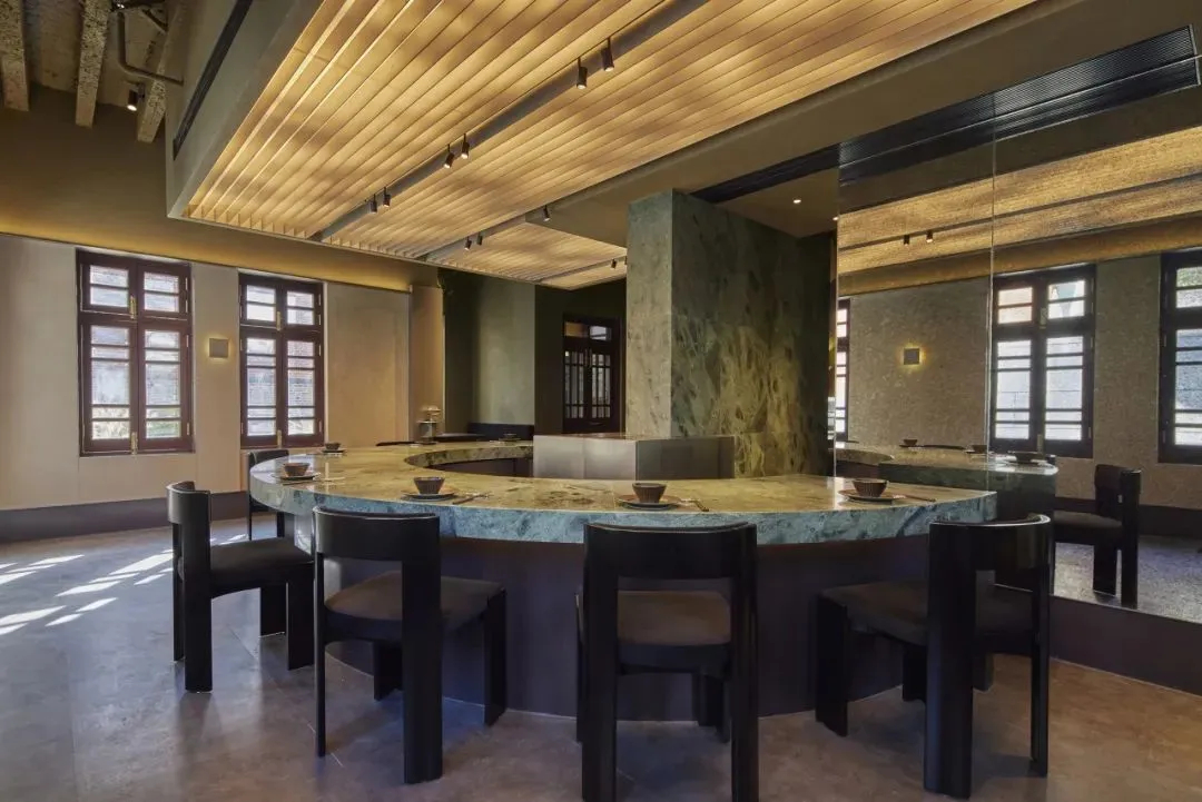郑州BB贝博大推荐葱翠和牛幼火锅餐厅装建设计(图4) 郑州BB贝博大推荐葱翠和牛幼火锅餐厅装建设计(图4)