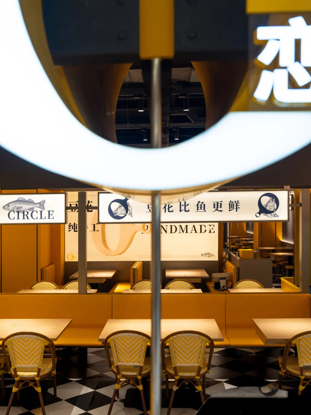 郑州BB贝博大分享恋上圈圈豆花烤鱼店装建设计案例(图5)