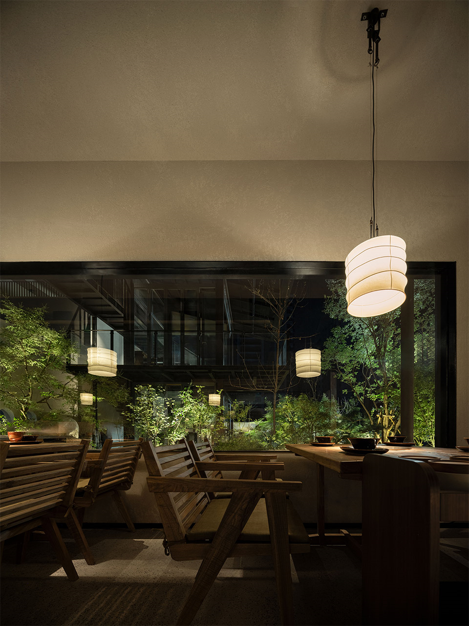 天井景观化用餐 共炉火锅店装建设计(图7) 天井景观化用餐 共炉火锅店装建设计(图7)