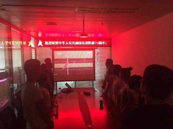 BB贝博大整个员工一路旁观“阅兵式”(图2)