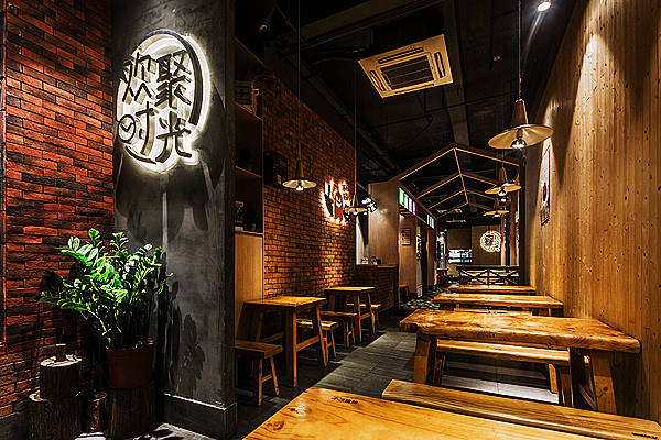 欢聚时光烤肉店装建